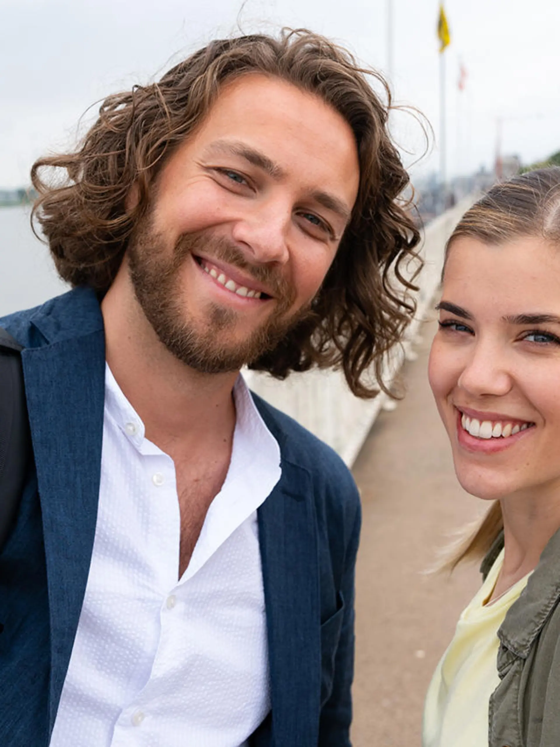 Ab 23.11. nur auf TVNOW: Glamour, Fashion & "Verbotene Liebe - Next Generation" auf Schloss Königsbrunn