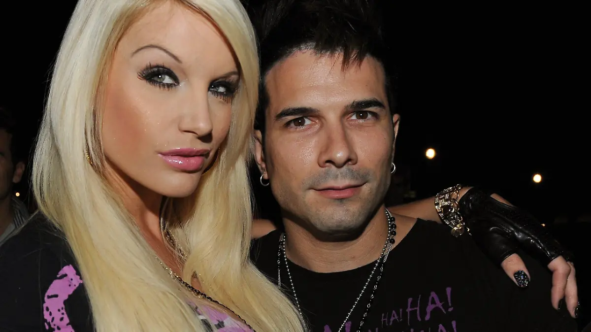 Der Sänger Marc Terenzi und das Model Gina-Lisa Lohfink posieren am Donnerstagabend (02.07.2009) in Berlin während der Modemesse Bread & Butter auf der Party des Labels "Ed Hardy" im Club Felix. Im Rahmen der Modewoche werden bis 04. Juli 2009 die Trends für Frühling/Sommer 2010 gezeigt. Foto: Jens Kalaene dpa/lbn +++(c) dpa - Bildfunk+++