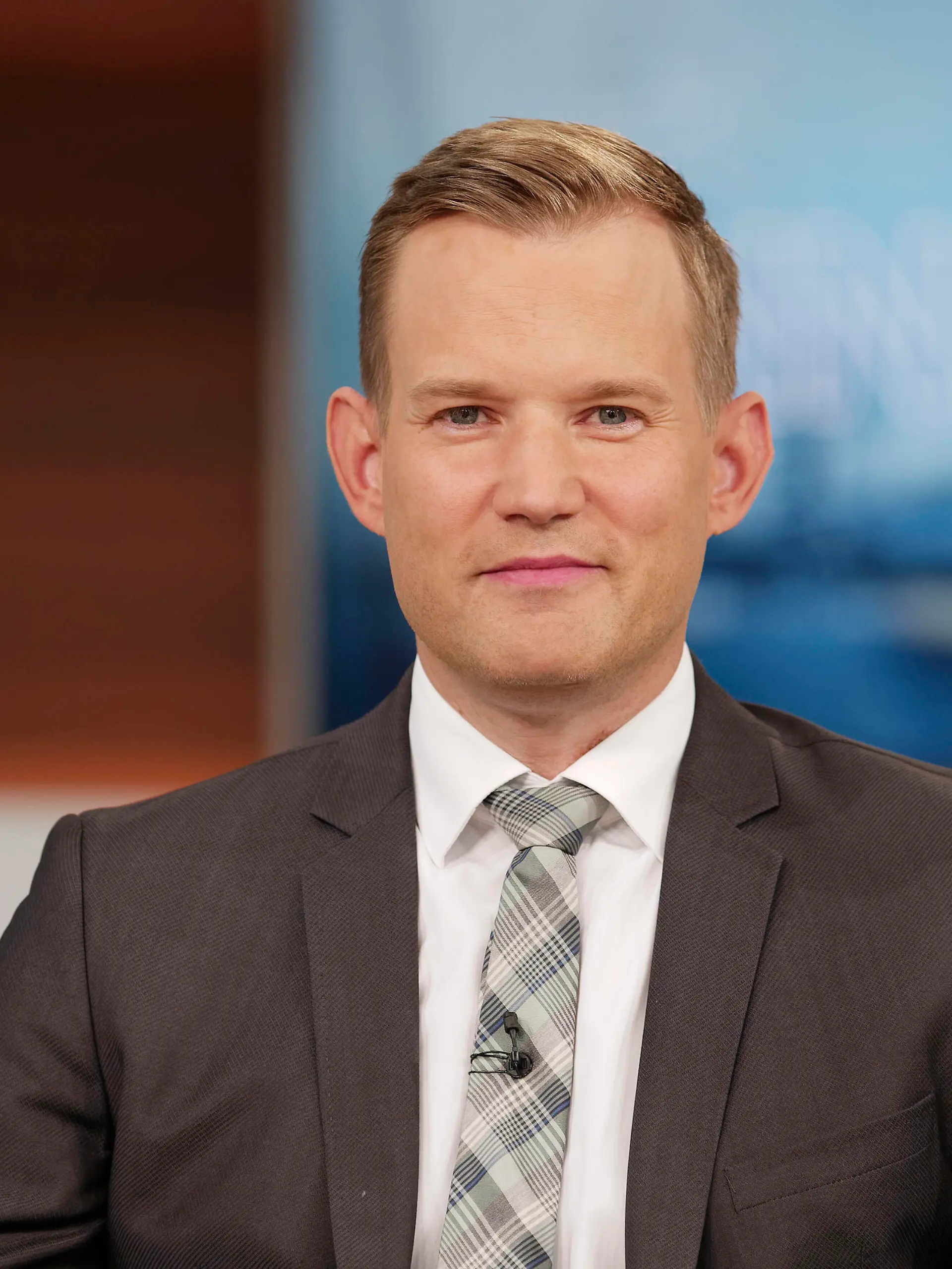  Hendrik Streeck 2020-09-20, Berlin, Deutschland - Hendrik Streeck, Direktor des Instituts für Virologie und HIV-Forschung an der Medizinischen Fakultät der Universität Bonn, zu Gast bei Anne Will im Ersten Deutschen Fernsehen, Das Erste. Thema der ARD-Polittalk-Runde: Ein halbes Jahr Corona-Krise - geht Deutschland mit der richtigen Strategie in den Herbst. *** Hendrik Streeck 2020 09 20, Berlin, Germany Hendrik Streeck, Director of the Institute for Virology and HIV Research at the Medical Faculty of the University of Bonn, guest of Anne Will on German Television, The First Topic of the ARD Polittalk Round Six months of Corona Crisis Germany enters autumn with the right strategy