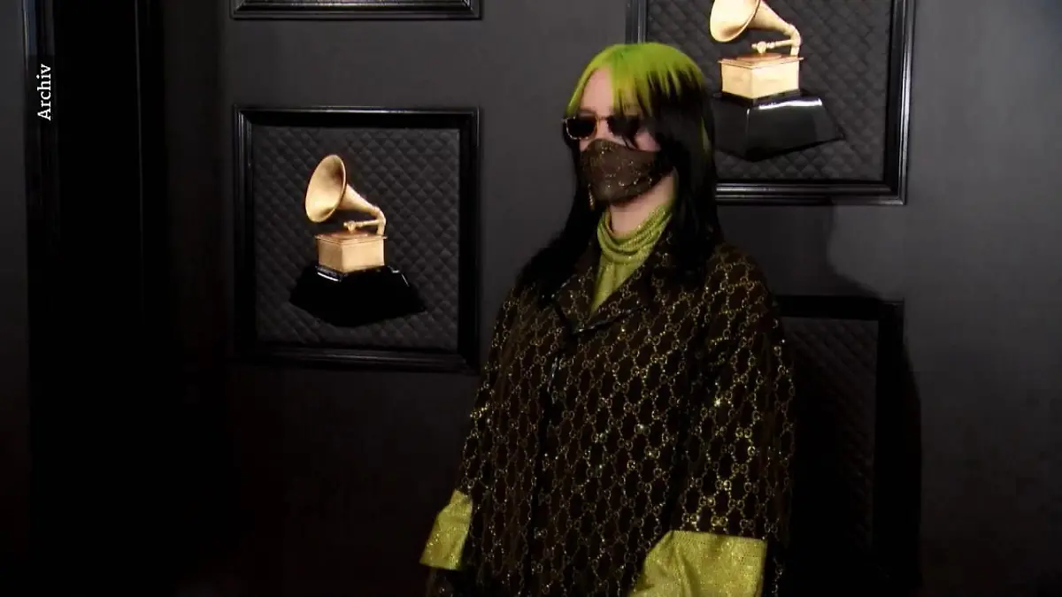 Billie Eilish ohne ihren Baggy-Look Hätten Sie sie erkannt?