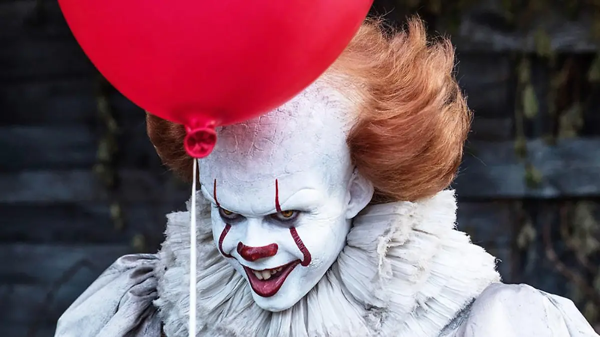 Freunde von Maisies Eltern erkennen nach dem Enthaarungscreme-Fail Ähnlichkeit zu dem Horror-Clown.