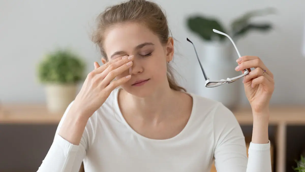 Viele Menschen leiden an trockenen Augen.