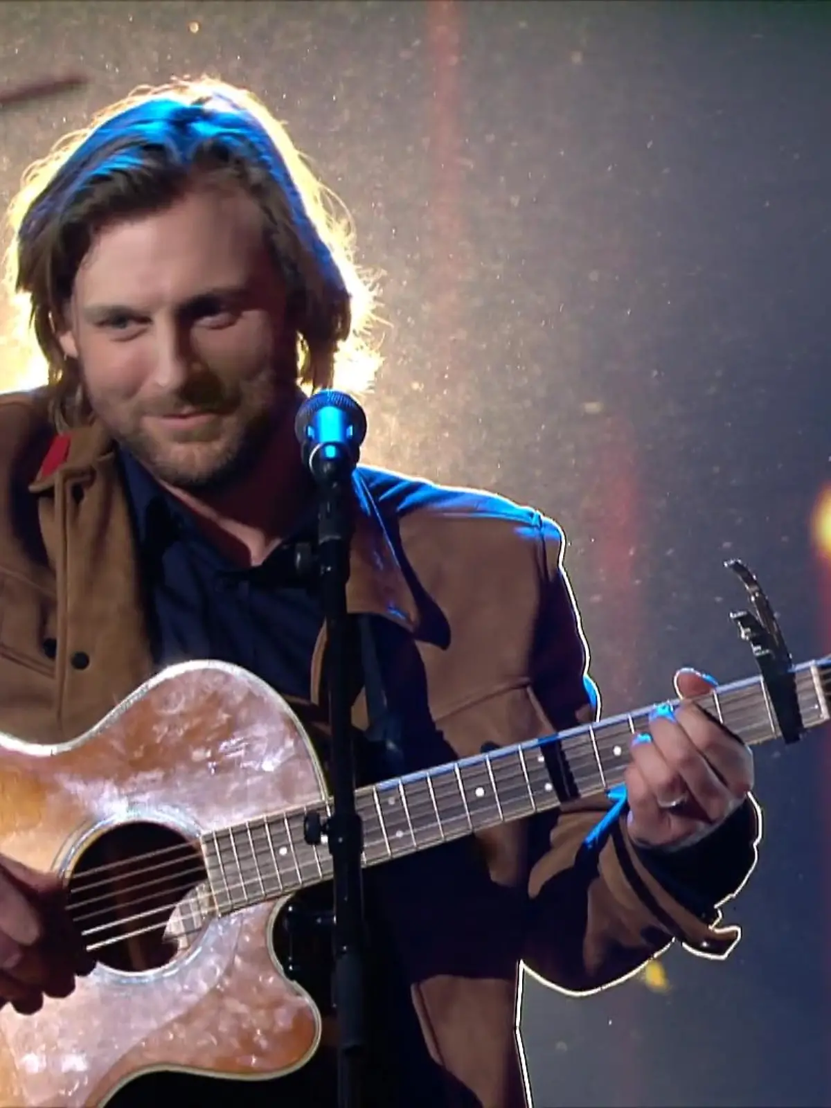 Bild zu: "Hier singt er nach seinem Sieg beim Supertalent"
