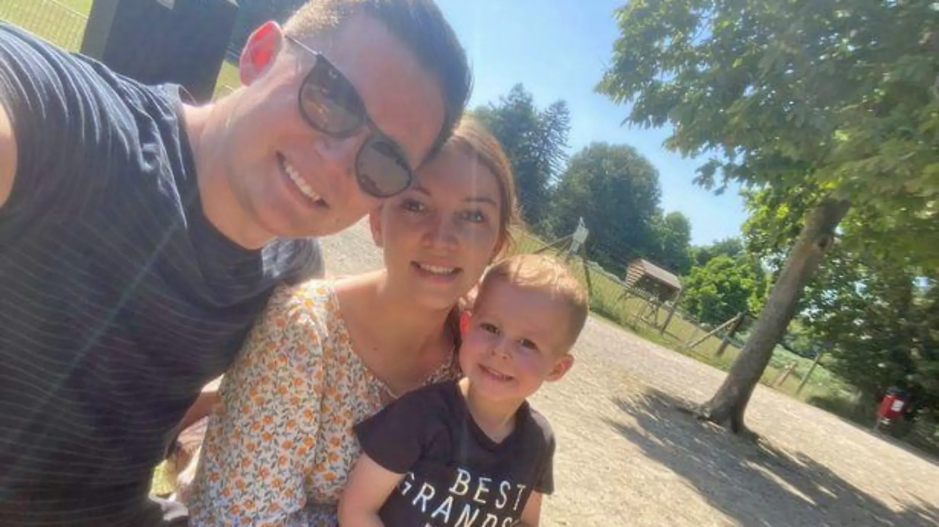 Amy Williams mit ihrem Sohn Archie und ihrem Freund.