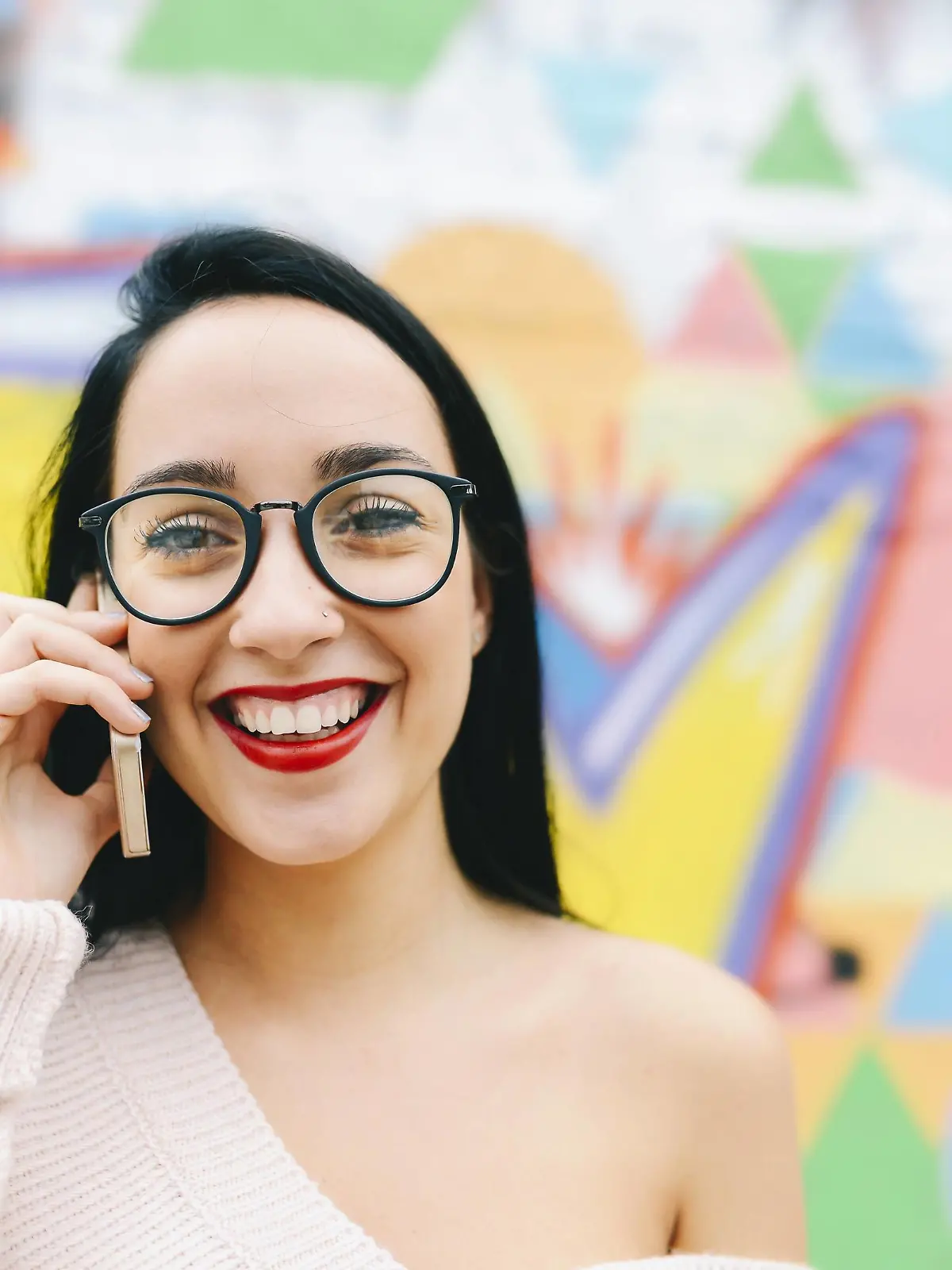 Portrait of happy woman on the phone in front of graffiti wall model released Symbolfoto PUBLICATIONxINxGERxSUIxAUTxHUNxONLY GEMF01292

Portrait of Happy Woman ON The Phone in Front of Graffiti Wall Model released Symbolic image PUBLICATIONxINxGERxSUIxAUTxHUNxONLY GEMF01292  