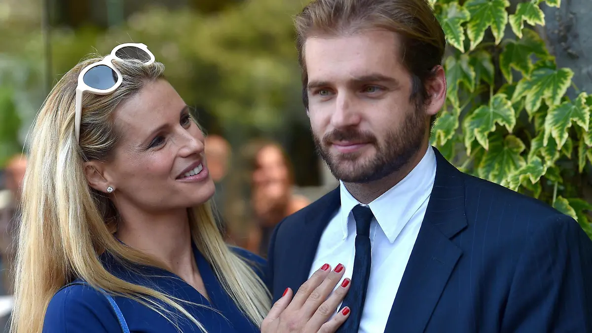 FILE - epa04918164 Swiss-Italian TV presenter Michelle Hunziker and her husband Tomaso Trussardi arrive at the Lido Beach at the 72nd annual Venice International Film Festival, in Venice, Italy, 07 September 2015. EPA/ETTORE FERRARI (zu dpa "Michelle Hunziker hat wegen der Kinder wenig Zeit für die Liebe" vom 06.07.2016) +++(c) dpa - Bildfunk+++