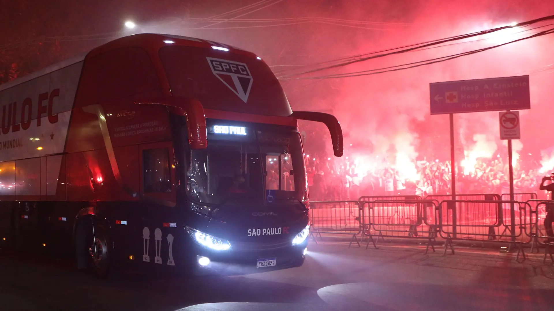 September 8, 2022, SAO PAULO, SAO PAULO, BRAZIL: Bus with São Paulo players arrives at the stadium for a match against Atlético Goianiense valid for the return game of the Copa Sudamericana semi-finals at the Cicero Pompeu de Toledo Stadium in the Morumbi neighborhood in the south of São Paulo on Thursday night. fair, 08. (Credit Image: © William Volcov/ZUMA Press Wire