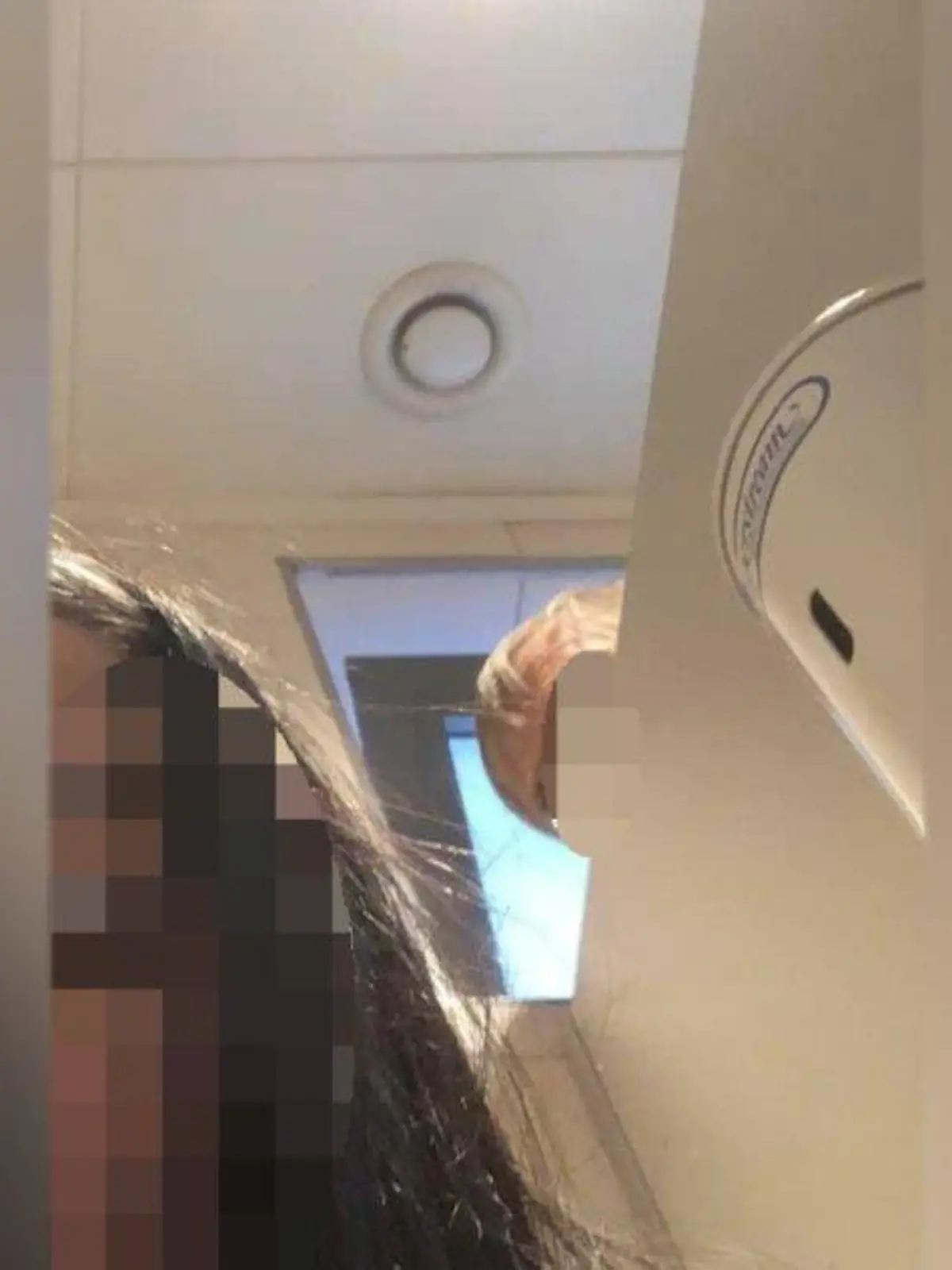 Zwönitz: Spanner in Damentoilette