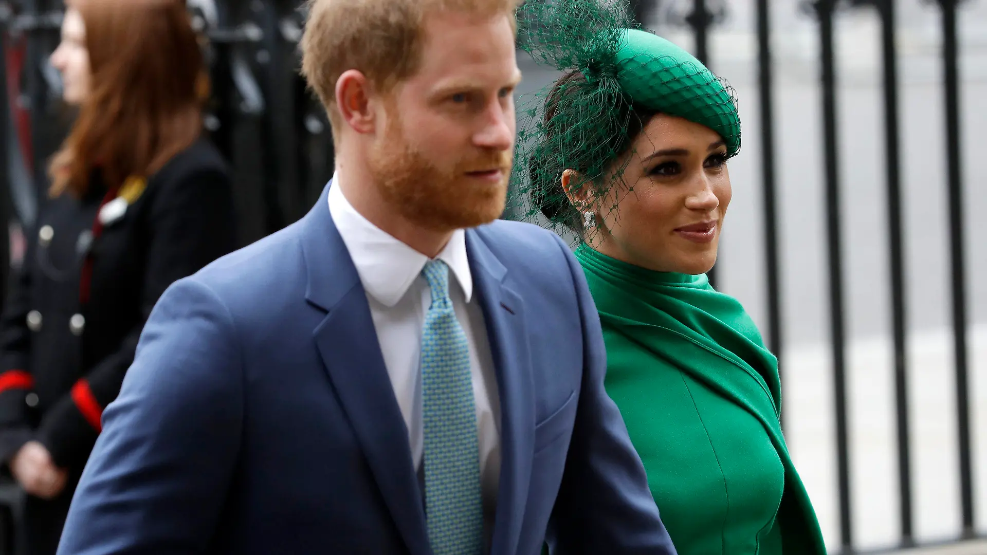 ARCHIV - 09.03.2020, Großbritannien, London: Prinz Harry und Herzogin Meghan kommen zum Gottesdienst anlässlich des Commonwealth Day in die  Westminster Abbey in London. Nach Abschluss ihres Netflix-Deals haben Prinz Harry und Herzogin Meghan 2,4 Millionen Britische Pfund für die Renovierung ihres Wohnsitzes Frogmore Cottage in Großbritannien zurückgezahlt. Foto: Kirsty Wigglesworth/AP/dpa +++ dpa-Bildfunk +++