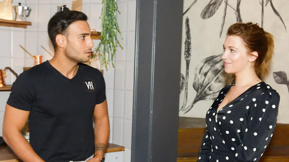 Nihat (Timur Ülker) und Lilly (Iris Mareike Steen) kommen sich bei GZSZ näher.
