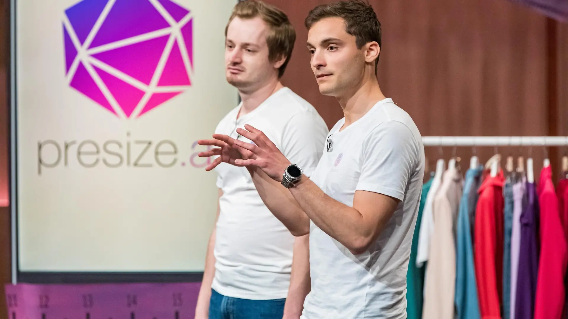 Leon Szeli (l.) und Tomislav Tomov aus München präsentieren mit _Prezise" eine mobile 3D-Körperscan-Software für den modischen E-Commerce. Sie erhoffen sich ein Investment von 650.000 Euro für 10 Prozent der Anteile an ihrem Unternehmen. Die Verwendung des sendungsbezogenen Materials ist nur mit dem Hinweis und Verlinkung auf TVNOW gestattet.