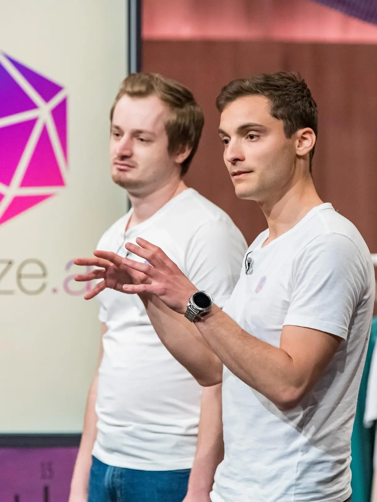 Leon Szeli (l.) und Tomislav Tomov aus München präsentieren mit _Prezise" eine mobile 3D-Körperscan-Software für den modischen E-Commerce. Sie erhoffen sich ein Investment von 650.000 Euro für 10 Prozent der Anteile an ihrem Unternehmen.   Die Verwendung des sendungsbezogenen Materials ist nur mit dem Hinweis und Verlinkung auf TVNOW gestattet.