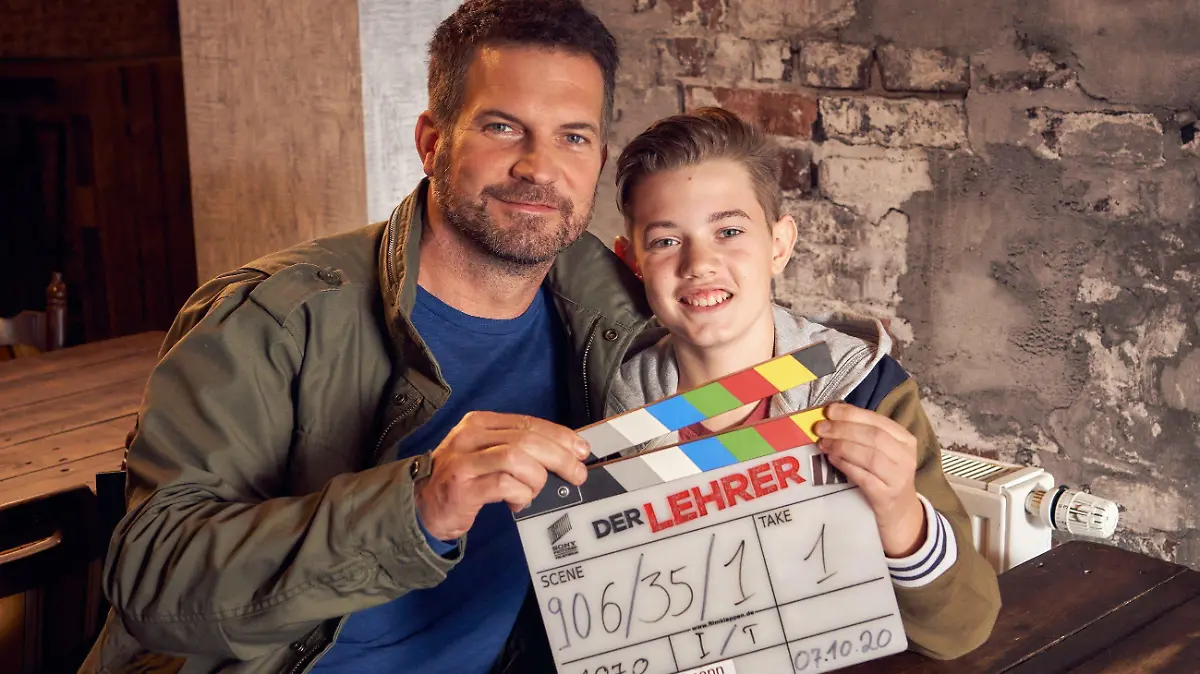 Simon und Milon Böer sind Vater und Sohn - auch bei "Der Lehrer", denn in der Serie schlüpft Milon in die Rolle des Julius, dem Sohn von Lehrer Axel.