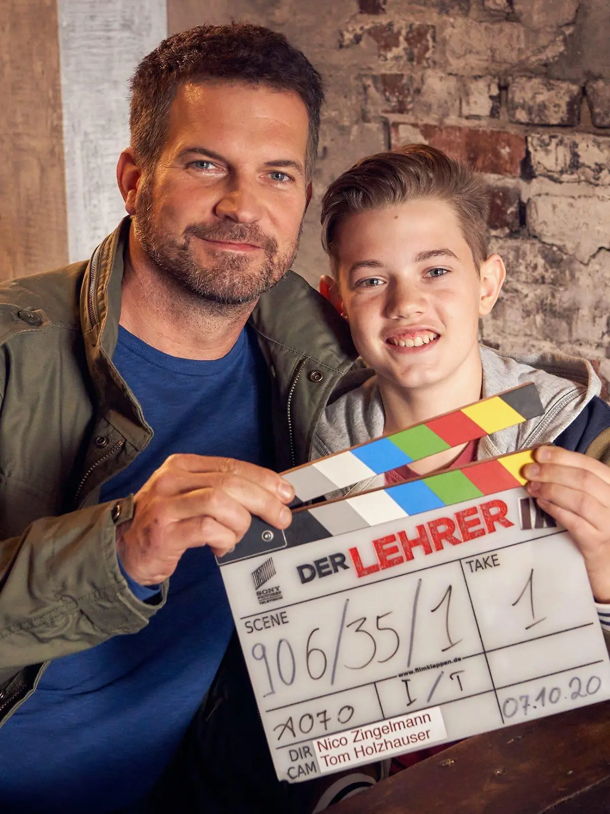 Simon und Milon Böer sind Vater und Sohn - auch bei "Der Lehrer", denn in der Serie schlüpft Milon in die Rolle des Julius, dem Sohn von Lehrer Axel.