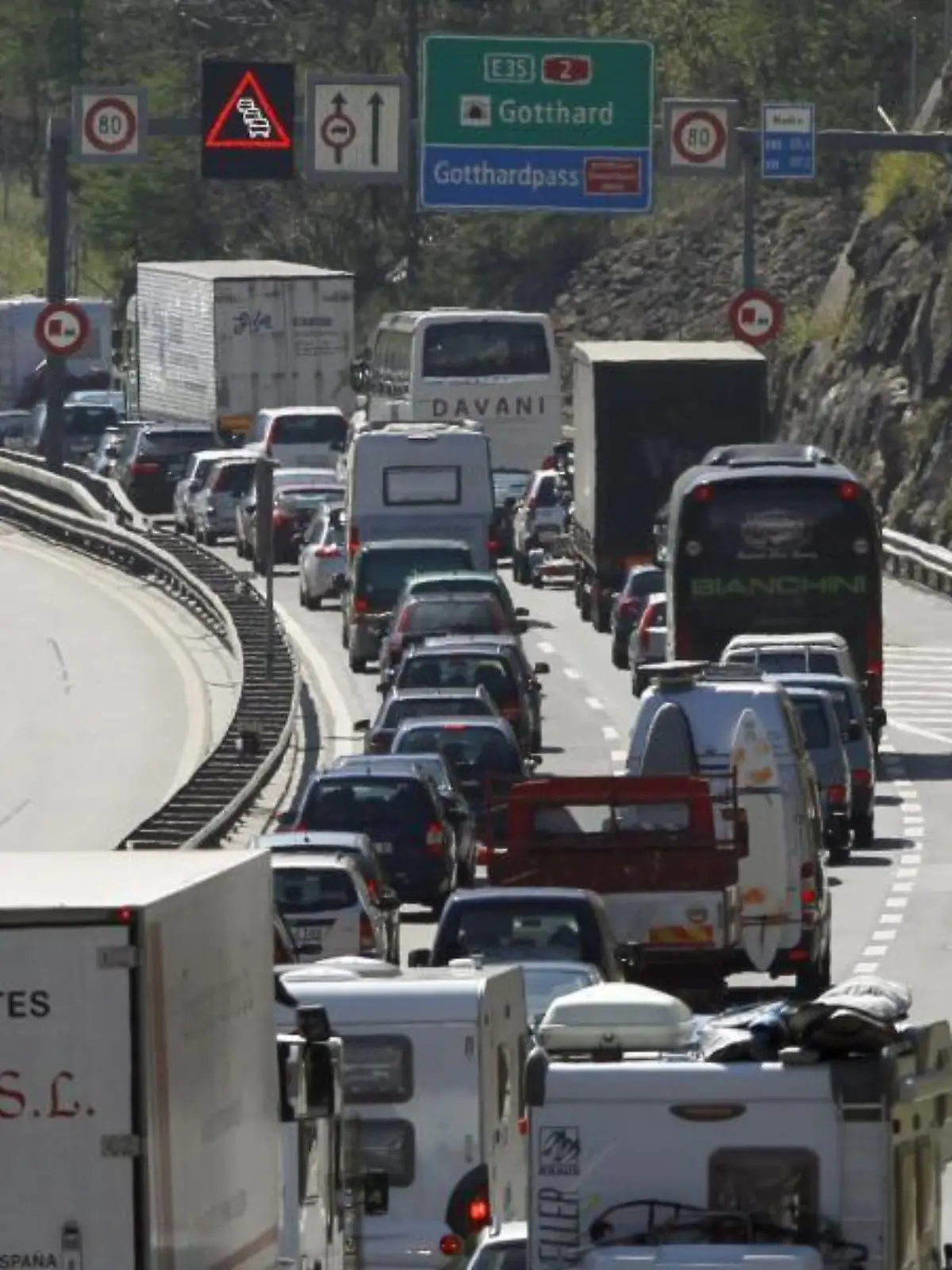 Vor dem Gotthardtunnel