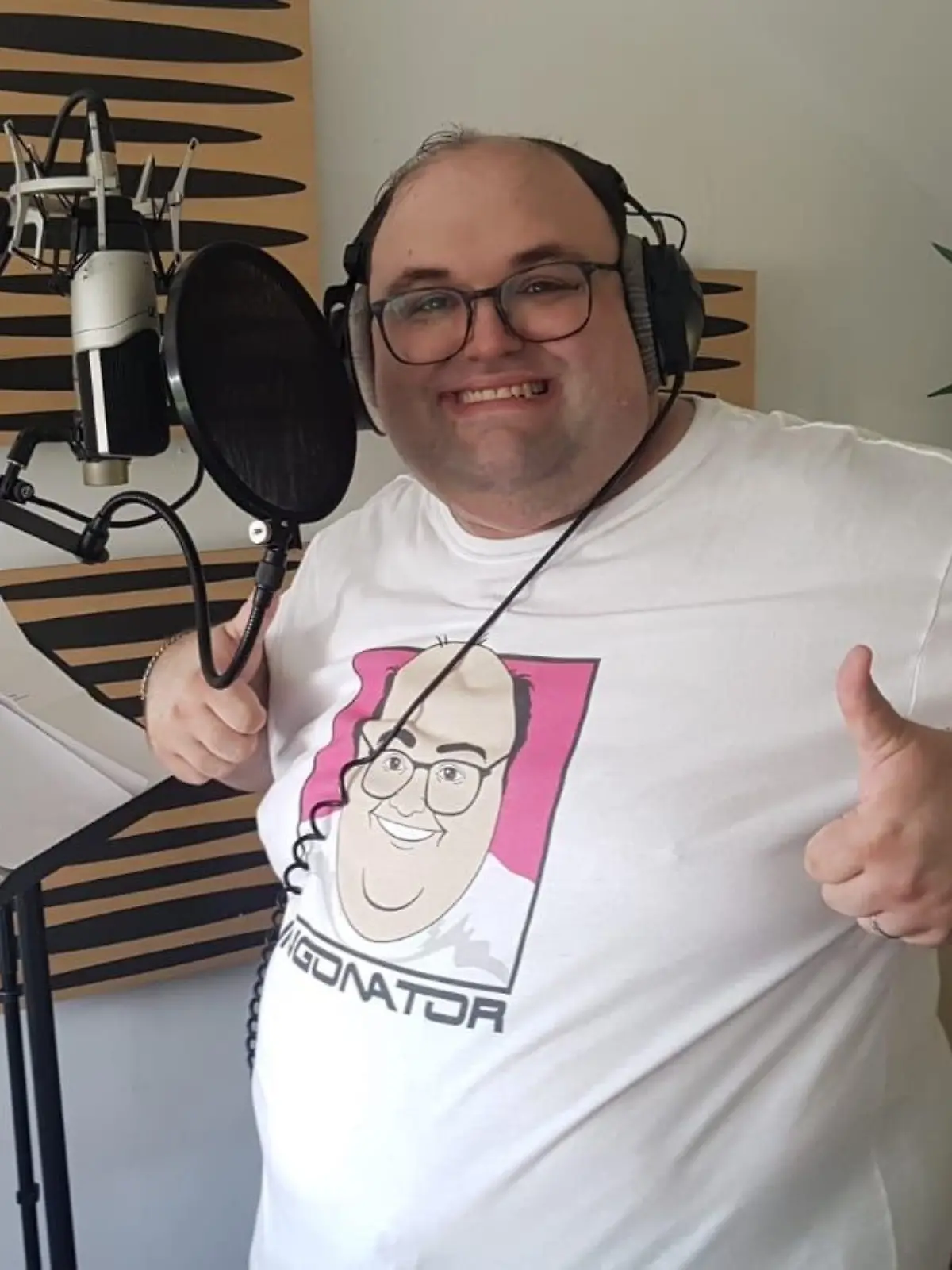 Ingo möchte als Ingonator jetzt durchstarten: Hier nimmt er seinen ersten Party-Song "Partyraketen" auf.