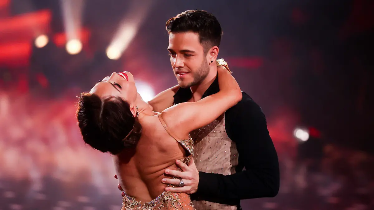06.03.2020, Nordrhein-Westfalen, Köln: Luca Hänni, Sänger, und Christina Luft, Profitänzerin, tanzen in der RTL-Tanzshow «Let's Dance» im Coloneum. Foto: Rolf Vennenbernd/dpa +++ dpa-Bildfunk +++