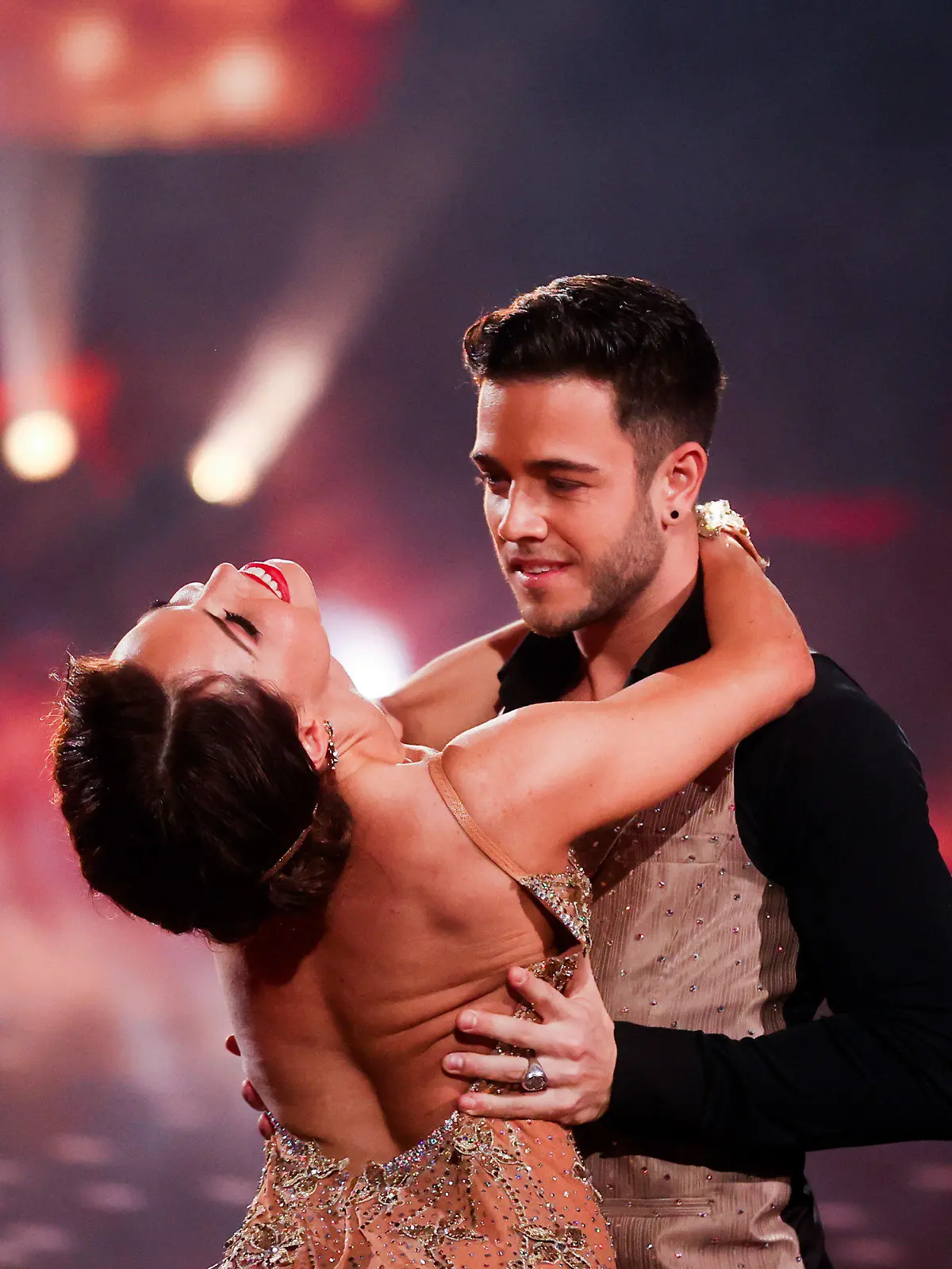 06.03.2020, Nordrhein-Westfalen, Köln: Luca Hänni, Sänger, und Christina Luft, Profitänzerin, tanzen in der RTL-Tanzshow «Let's Dance» im Coloneum. Foto: Rolf Vennenbernd/dpa +++ dpa-Bildfunk +++