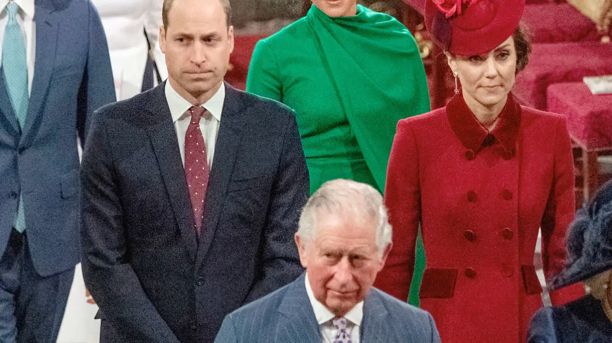ARCHIV - 09.03.2020, Großbritannien, London: Prinz Harry (l-r), Prinz William, Meghan Herzogin von Sussex, und Kate, Herzogin von Cambridge, verlassen hinter Prinz Charles (Vordergrund), Thronfolger von Großbritannien, Westminster Abbey nach dem Gottesdienst anlässlich des Commonwealth-Tages. Am 15.09.2020 wird Prinz Harry 36 Jahre alt. (zu dpa-Porträt "California Dreamin' nach dem «Megxit» - Prinz Harry wird 36") Foto: Phil Harris/POOL Mirror/AP/dpa +++ dpa-Bildfunk +++