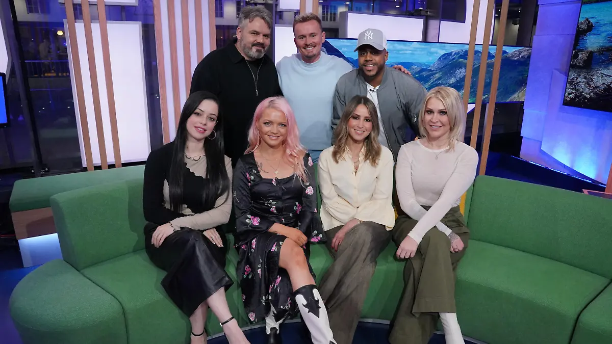 S Club 7 25th anniversary tour. (left to right) Tina Barrett, Paul Cattermole, Hannah Spearritt, Jon Lee, Rachel Stevens, Bradley McIntosh and Jo O'Meara, of S Club 7 during filming for The One Show in London, after announcing they are reuniting for a UK tour later this year in celebration of their 25th anniversary. Picture date: Monday February 13, 2023. See PA story SHOWBIZ SClub7. Photo credit should read: Jonathan Brady/PA Wire URN:70986088