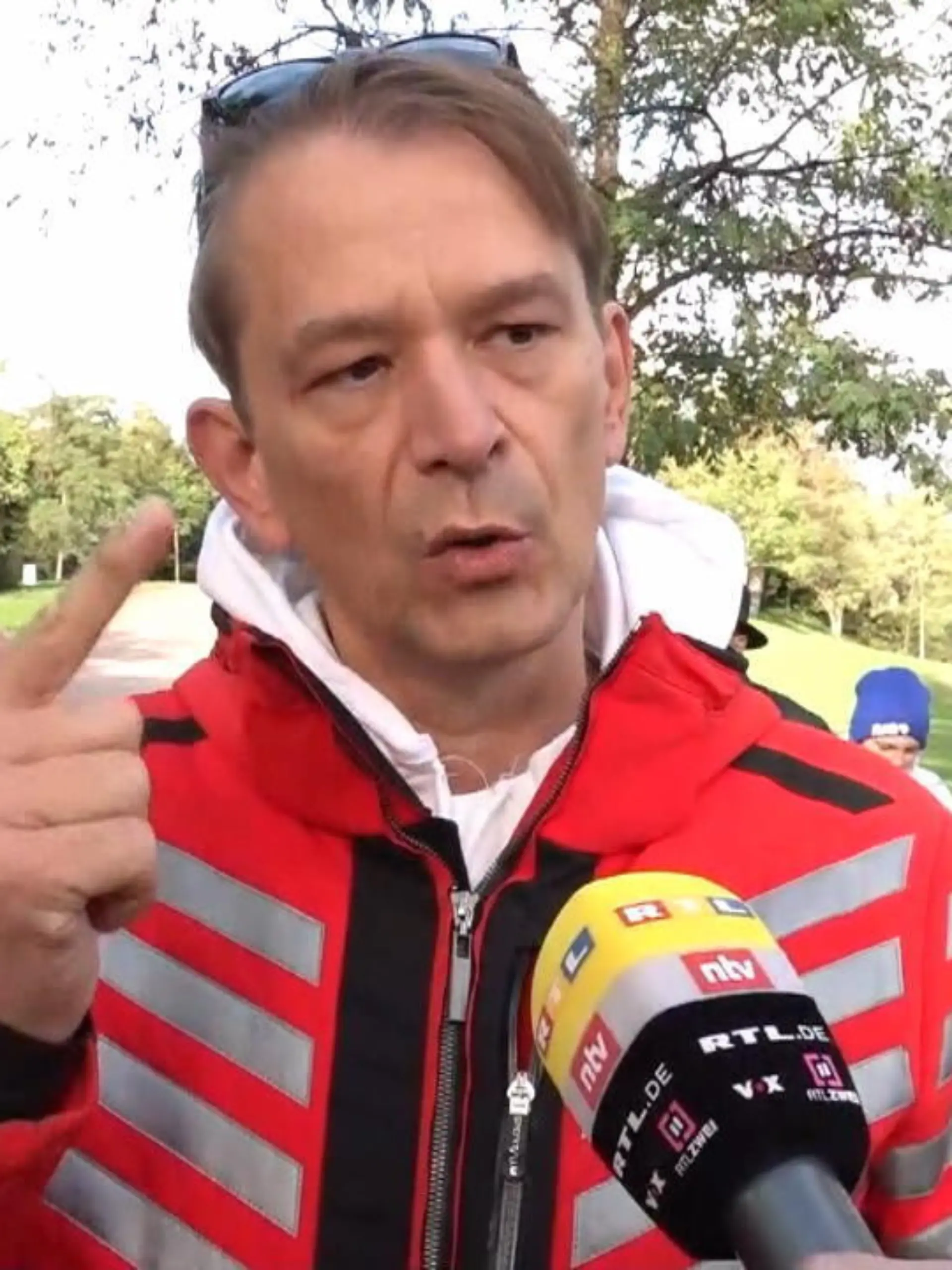 Bild zu: " Arzt verbreitet Fake-News über Corona"