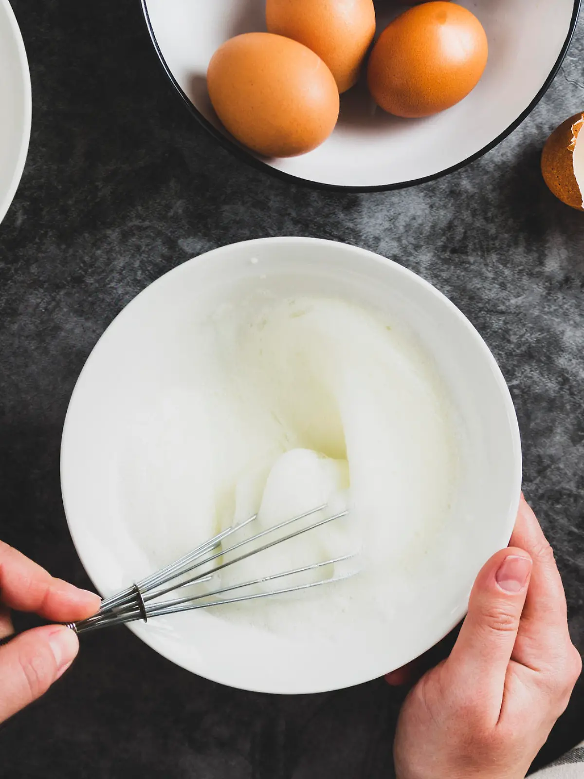 Eier zu Eischnee schlagen