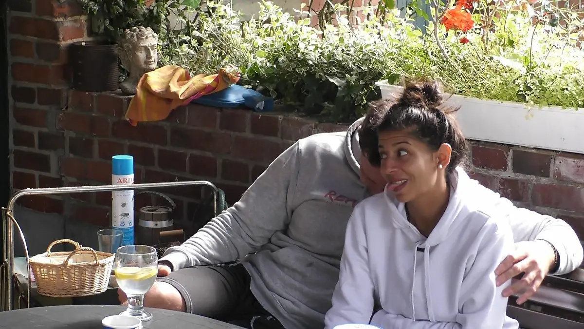 Geht's Eva Benetatou nur um die Follower? Fast alle Sommerhaus-Bewohner sind sich einig
