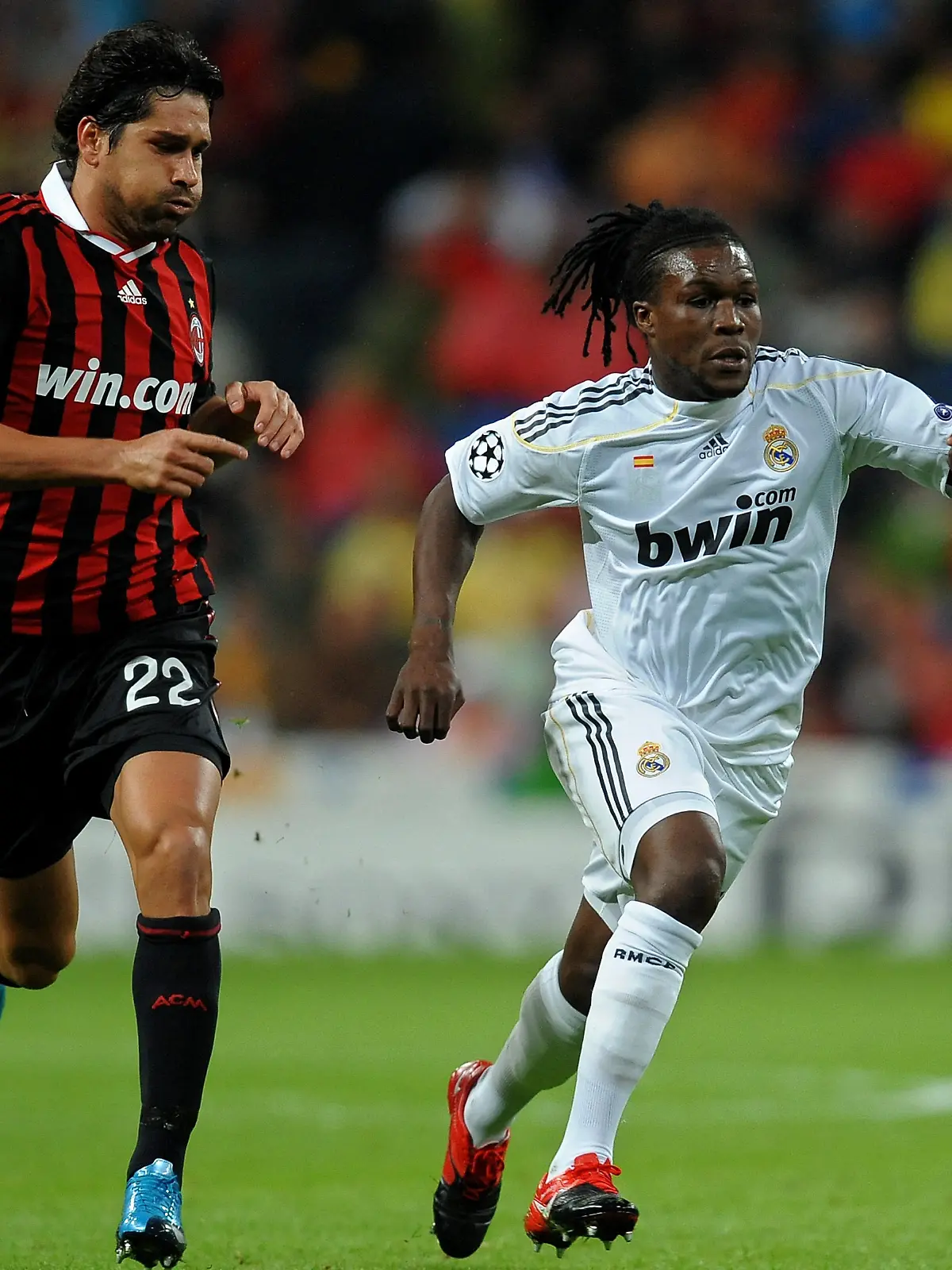 MADRID, SPAIN - OCTOBER 21:  Royston Drenthe (R) of Real Madrid runs for the ball with Marco Borriello of AC Milan during the Champions League group C match between Real Madrid and AC Milan at the Estadio Santiago Bernabeu on October 21, 2009 in Madrid, Spain. AC Milan won the match 3-2.  (Photo by Jasper Juinen/Getty Images)