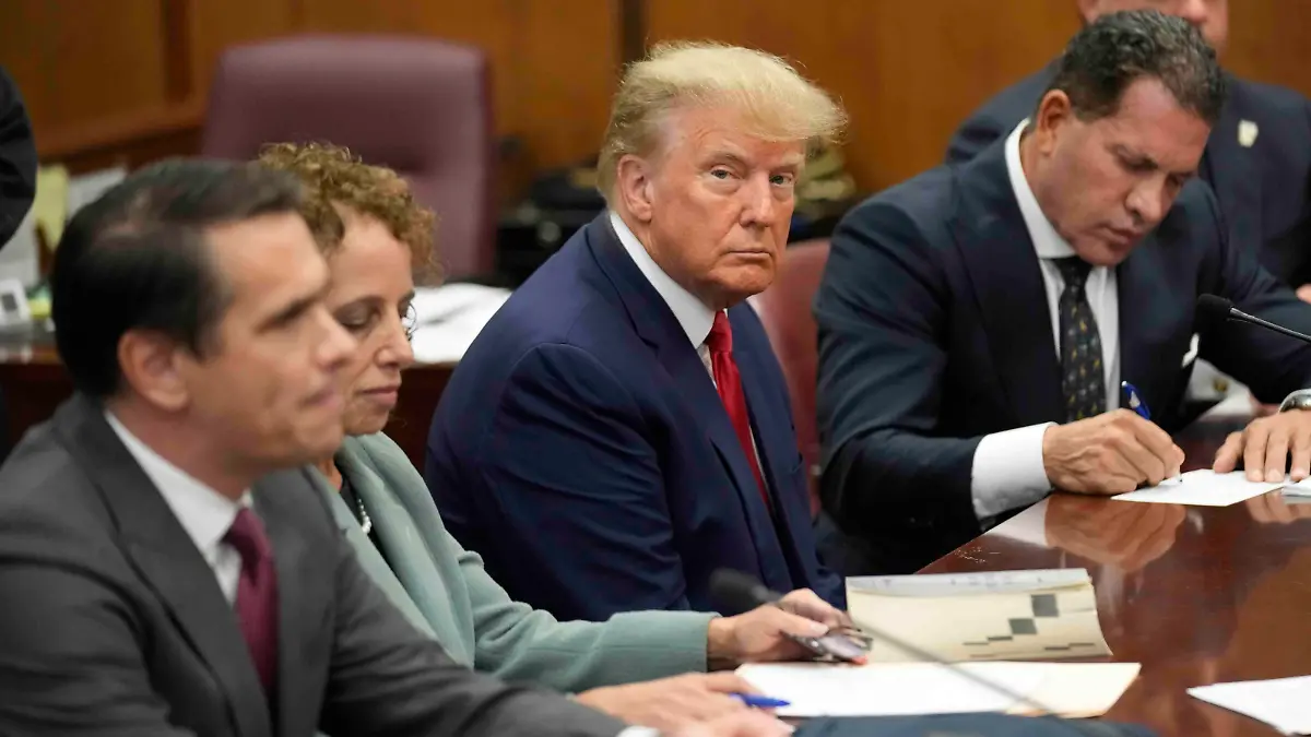 News: Arraignment of former President Donald Trump Apr 4, 2023 New York, New York, USA Former President Donald Trump appears in court for arraignment before Judge Juan Merchan following his surrender to New York authorities at the New York County Criminal Court. Trump appeared in court to answer charges from a grand jury investigation into payments made during the 2016 campaign to bury allegations of extramarital sexual encounters. New York New York County Criminal Court New York USA, EDITORIAL USE ONLY PUBLICATIONxINxGERxSUIxAUTxONLY Copyright: xSethxWenigx 20230404_ajw_usa_086