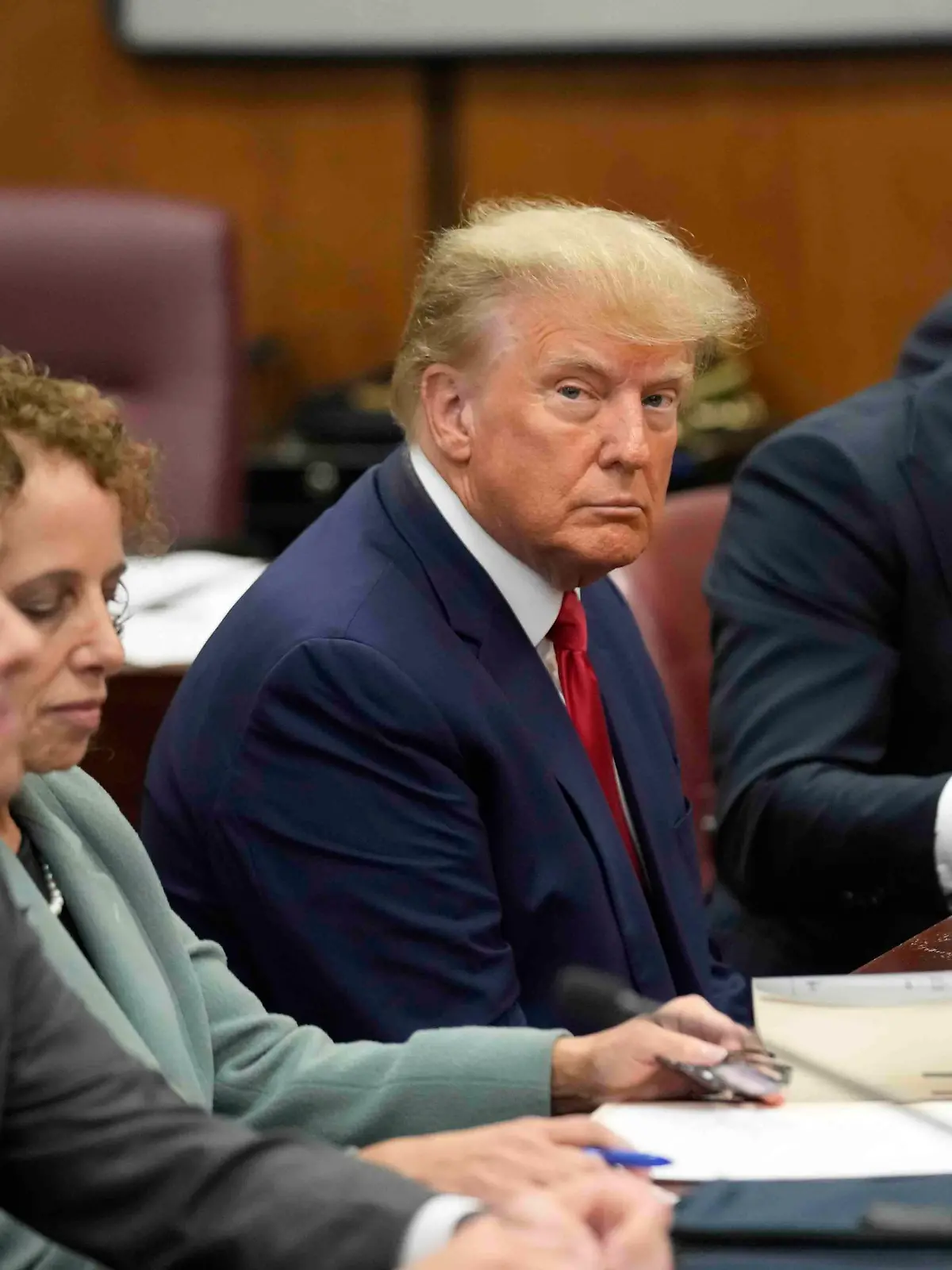 News: Arraignment of former President Donald Trump Apr 4, 2023 New York, New York, USA Former President Donald Trump appears in court for arraignment before Judge Juan Merchan following his surrender to New York authorities at the New York County Criminal Court. Trump appeared in court to answer charges from a grand jury investigation into payments made during the 2016 campaign to bury allegations of extramarital sexual encounters. New York New York County Criminal Court New York USA, EDITORIAL USE ONLY PUBLICATIONxINxGERxSUIxAUTxONLY Copyright: xSethxWenigx 20230404_ajw_usa_086
