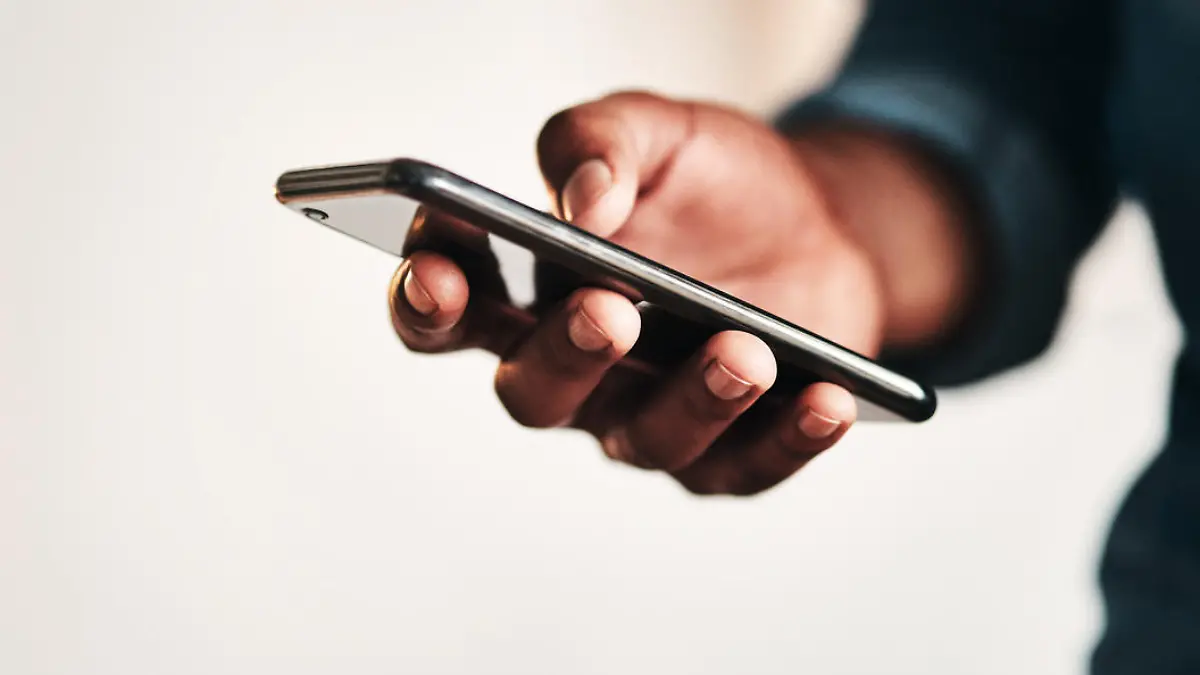 Mann mit Smartphone