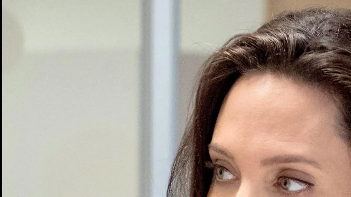 . 14/03/2017. London, United Kingdom. Angelina Jolie visit LSE. UNHCR Special Envoy Angelina Jolie attends the LSE. PUBLICATIONxINxGERxSUIxAUTxHUNxONLY xAndrewxParsonsx/xi-Imagesx IIM-14650-0019

14 03 2017 London United Kingdom Angelina Jolie Visit LSE UNHCR Special Envoy Angelina Jolie Attends The LSE PUBLICATIONxINxGERxSUIxAUTxHUNxONLY  Xi Imagesx iim  0019  