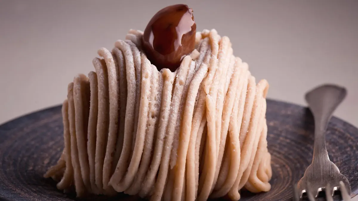 Dessert Montblanc - das Topping ist aus Maronenpüree