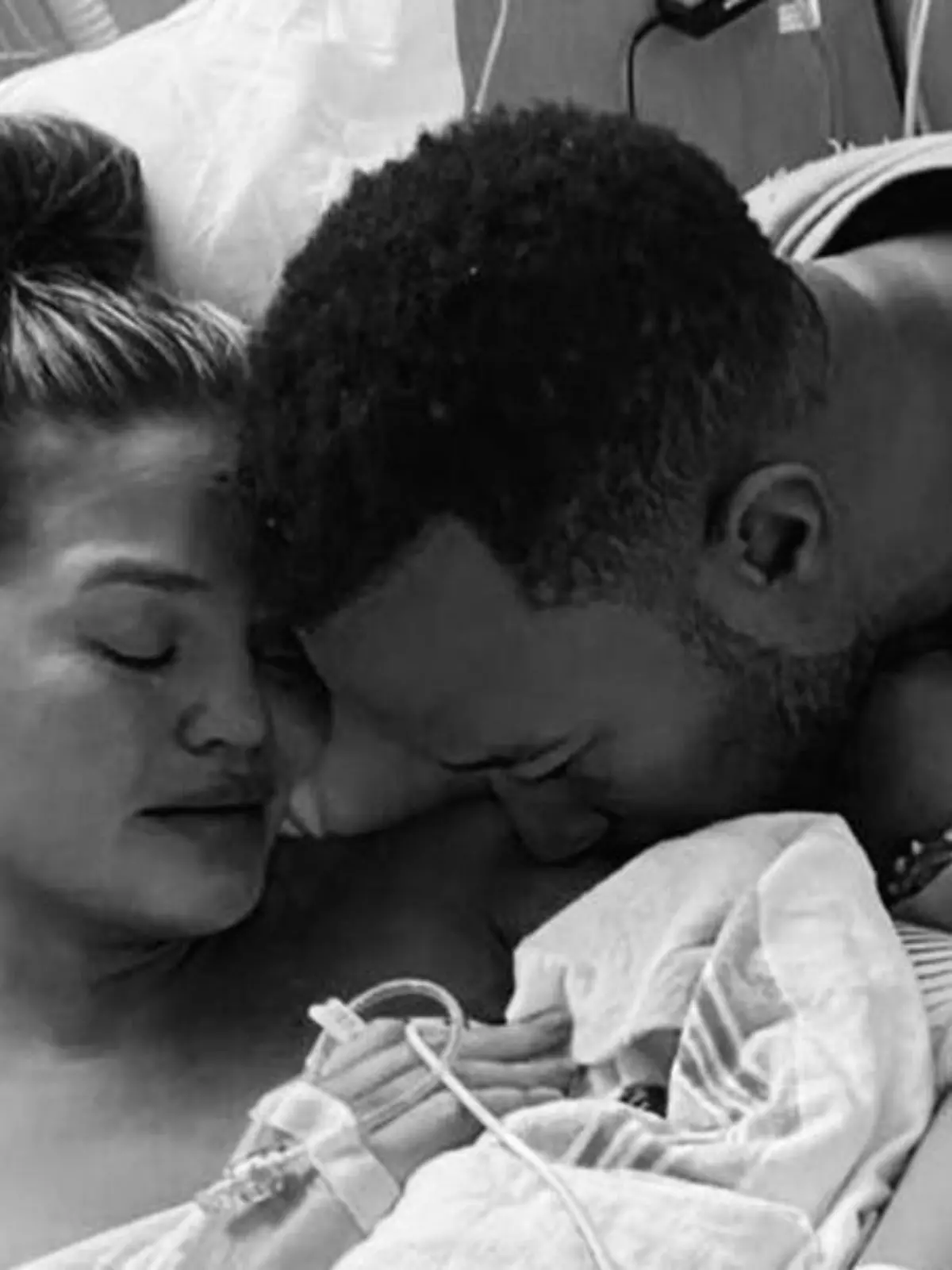 Chrissy Teigen sucht Halt nach Totgeburt ihres Sohnes.