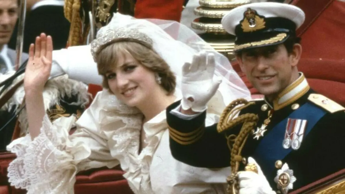 "The Crown": Netflix zeigt Emma Corrin als Lady Diana im Brautkleid