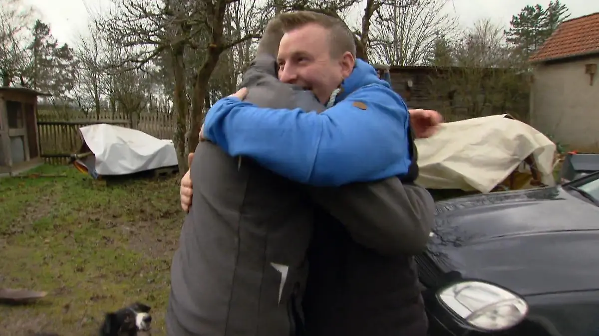 Darauf erst mal eine dicke Umarmung! Endlich sehen sich die "Bauer sucht Frau"-Bros Erik und Ulf wieder.