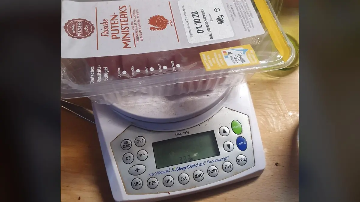 Aldi-Kundin Annica fühlt sich betrogen, nachdem sie Fleisch gekauft hat.