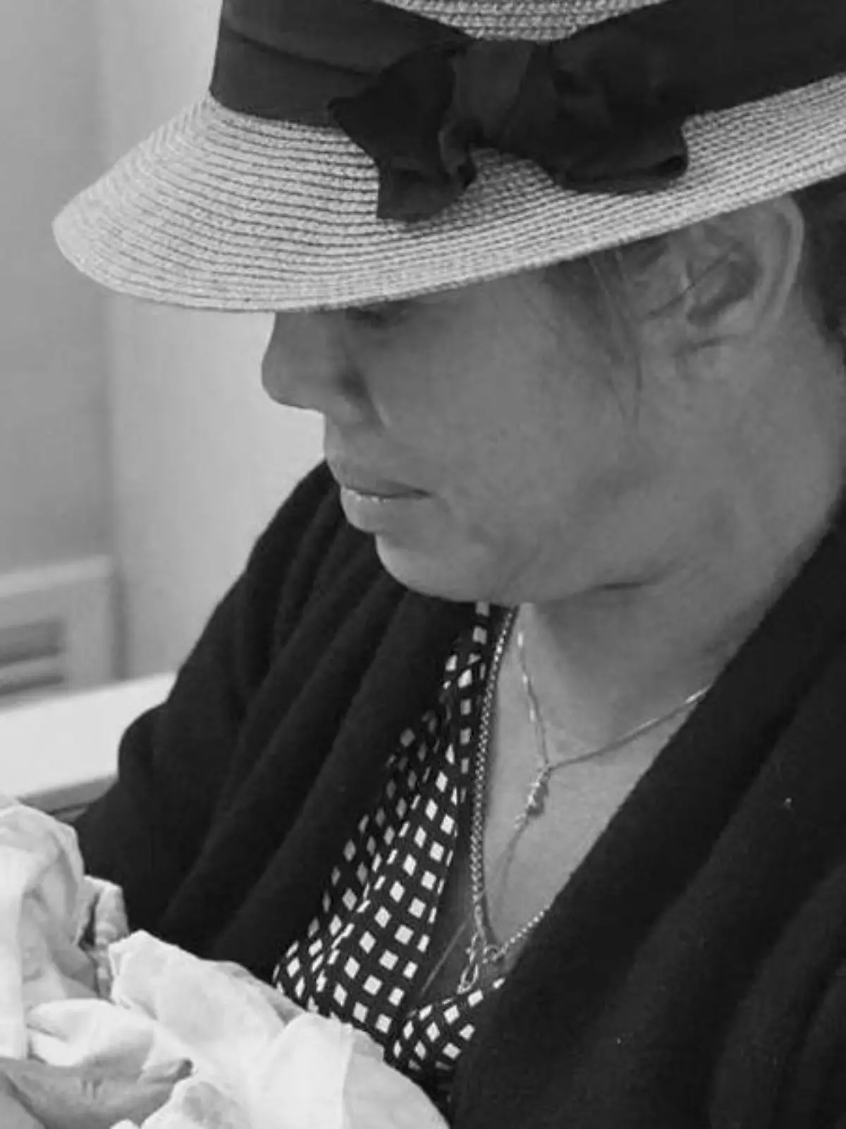 Bild zu: "Chrissy Teigens Mutter Pepper verabschiedet sich von Baby Jack"