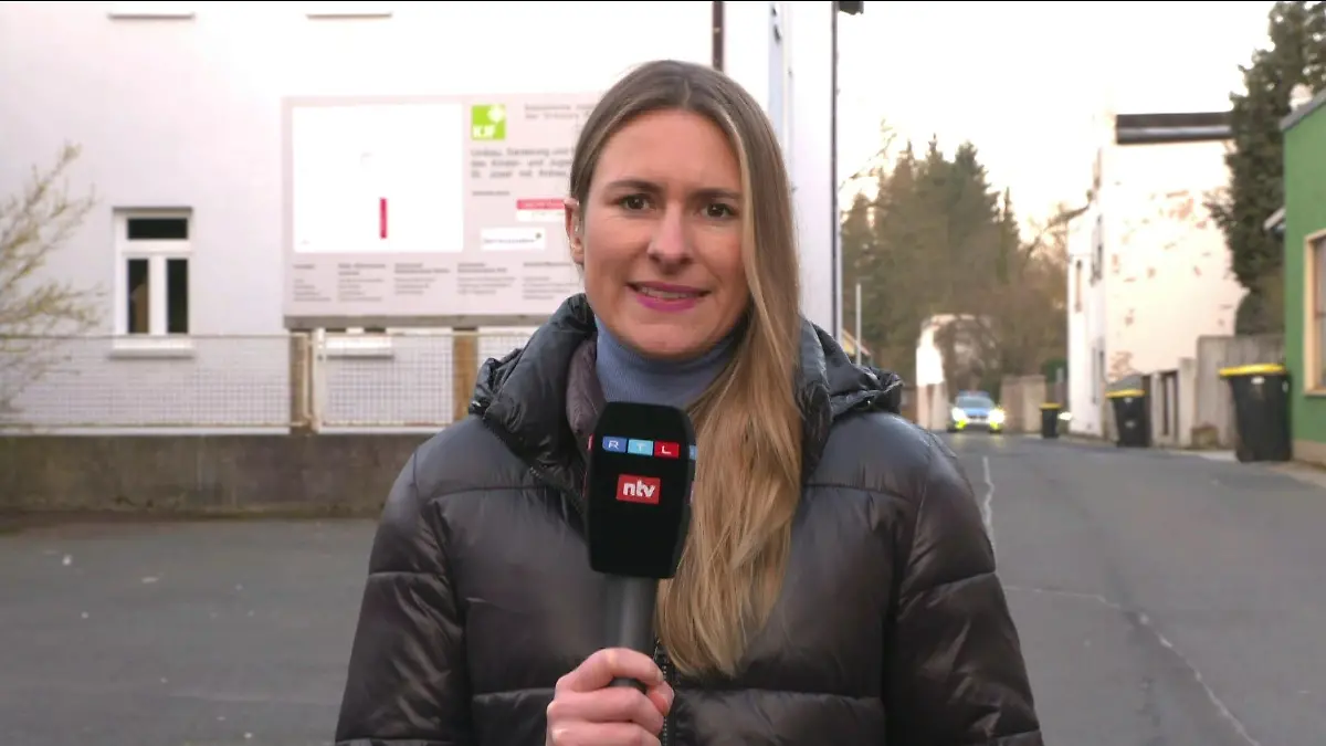 RTL-Reporterin Christina Lachnitt berichtet aus Wunsiedel
