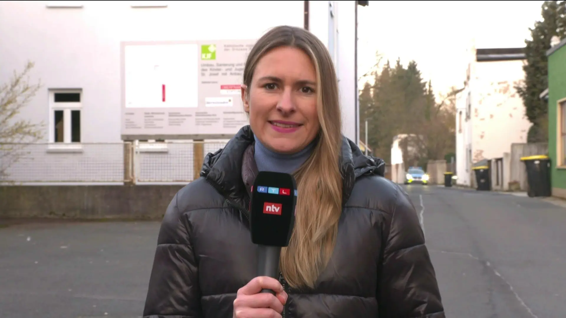 RTL-Reporterin Christina Lachnitt berichtet aus Wunsiedel