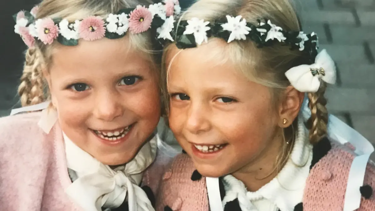 Cheyenne (l.) und Valentina Pahde als Kinder