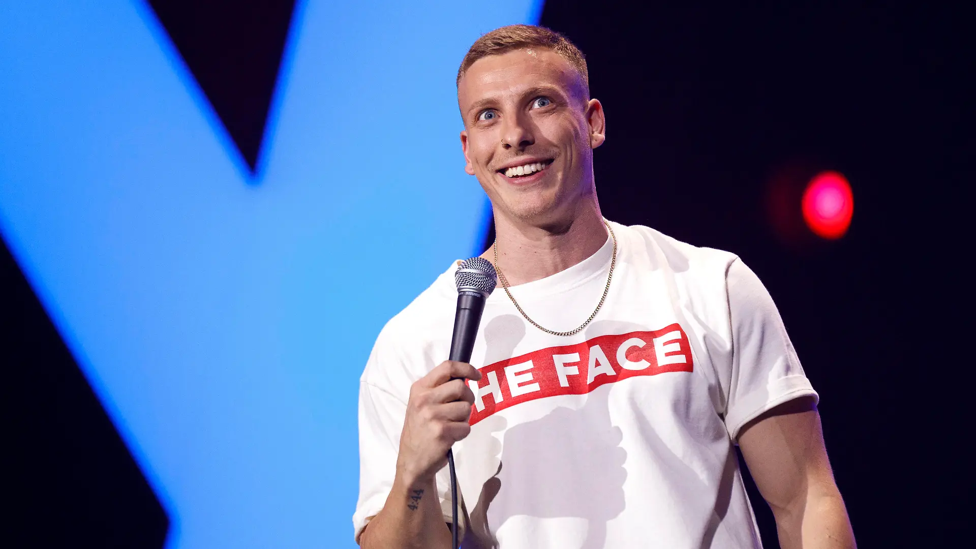 Felix Lobrecht bei der1Live Köln Comedy-Nacht XXL in der Lanxess Arena. Köln, 26.10.2019 *** Felix Lobrecht at the1Live Cologne Comedy Night XXL in the Lanxess Arena Cologne, 26 10 2019 Foto:xC.xHardtx/xFuturexImage