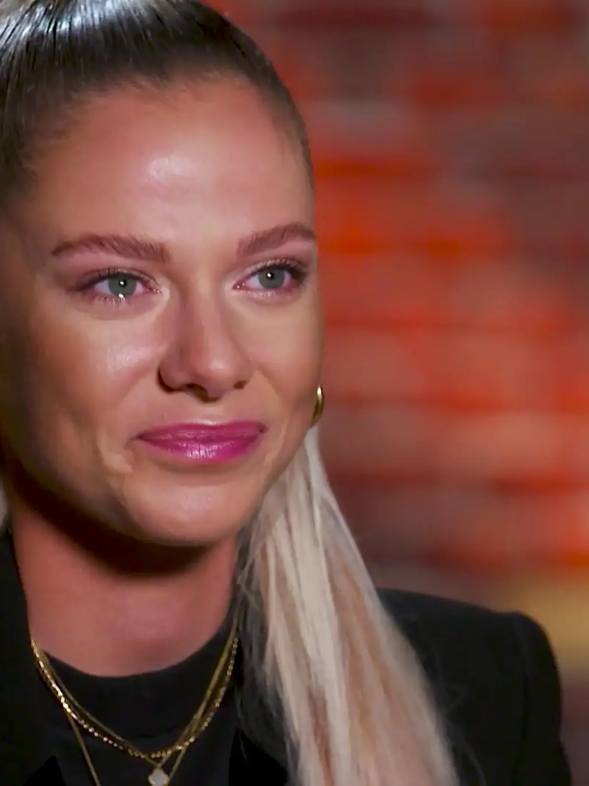 Cheyenne Pahde weint beim Interview