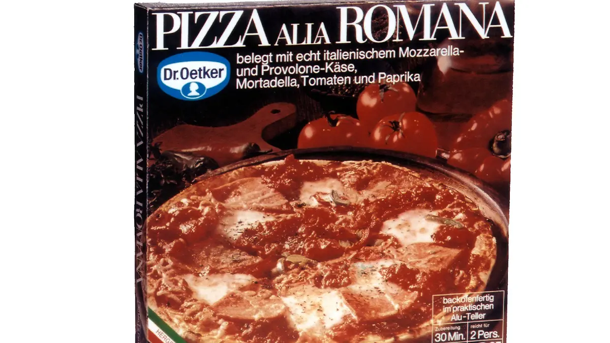 HANDOUT - 25.09.2020, ---: Die "Pizza alla Romana" von Dr. Oetker, die erste Tiefkühlpizza, die 1970 in den deutschen Handel kam (undatierte Aufnahme). Vor 50 Jahren kam die erste Tiefkühlpizza in den deutschen Handel.(zu dpa-KORR Corona-Jahr: Krisengewinner Pizza) Foto: Dr. August Oetker KG Firmenarchiv/dpa - ACHTUNG: Nur zur redaktionellen Verwendung im Zusammenhang mit einer Berichterstattung über "50 Jahre Tiefkühlpizza" und nur mit vollständiger Nennung des Credits +++ dpa-Bildfunk +++