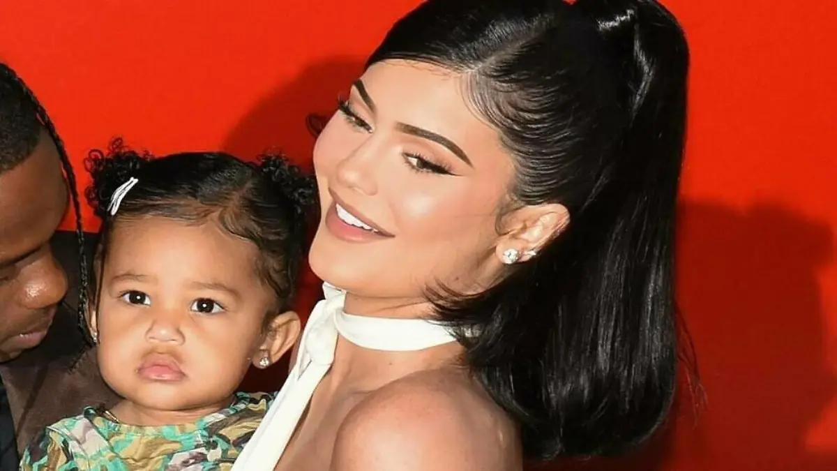 Kylie Jenner und Tochter Stormi zieren Cover der "Vogue"