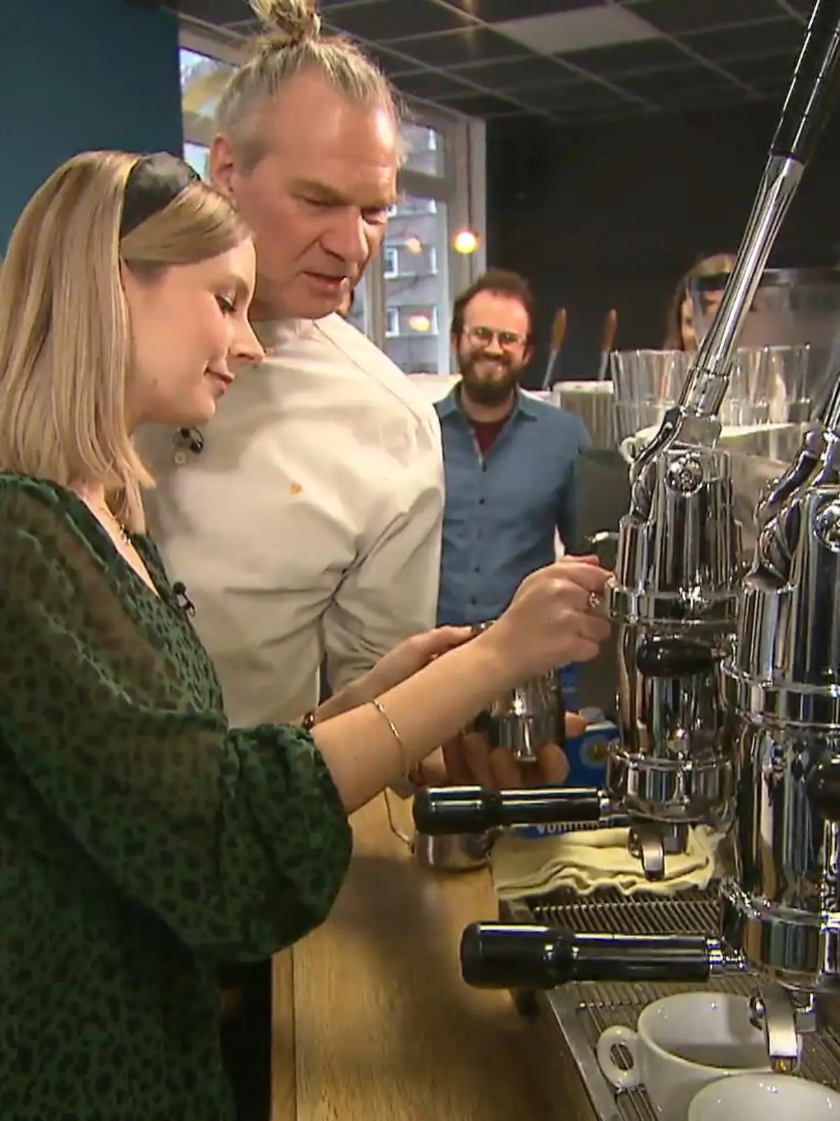 Unsere RTL-Reporterin hat in Hannover einen Baristakurs besucht, um unter Profi-Anleitung den leckersten Kaffee überhaupt zuzubereiten.