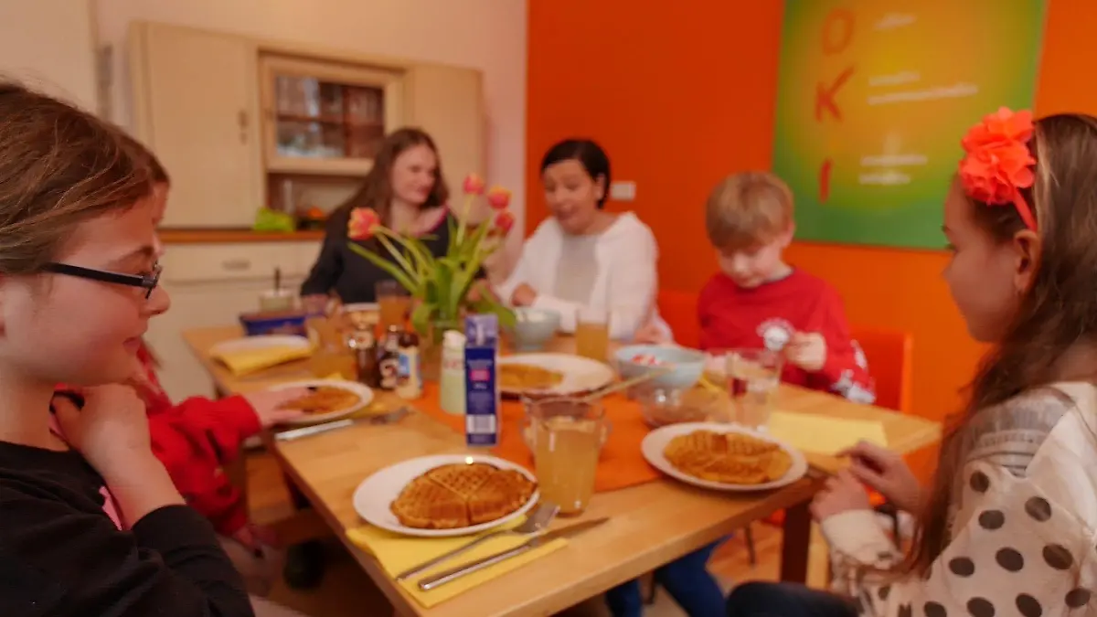 "Moki" Gründerin Annette Seydlitz mit einer Familie