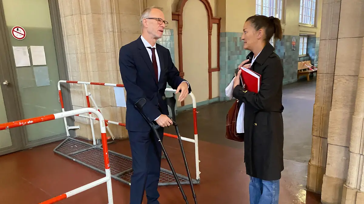 RTL-Reporterin Samina Faizi und Rechtsanwalt Hansgeorg Birkhoff