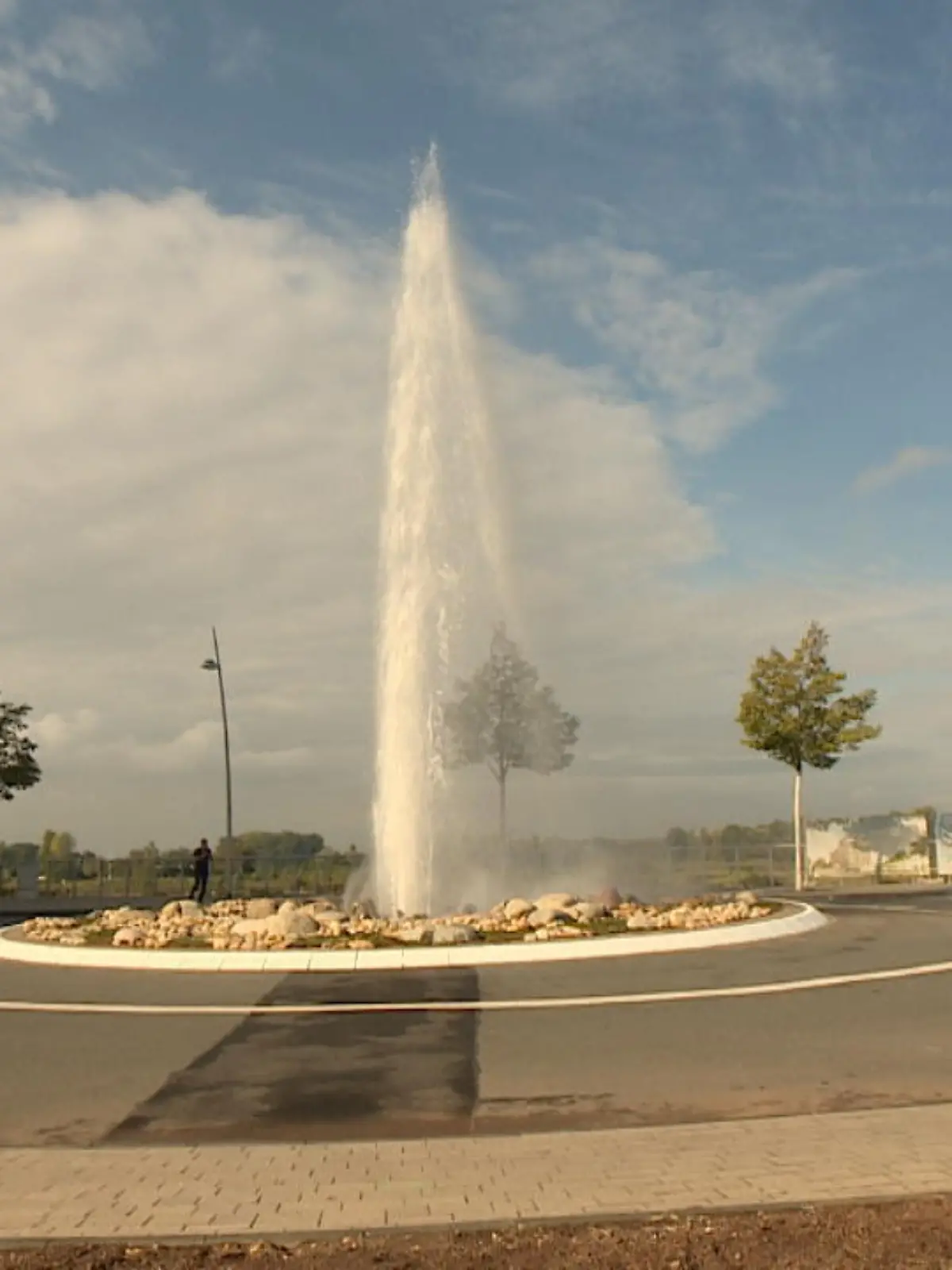 Bild zu: "Geysir-Kunstwerk ärgert Autofahrer"