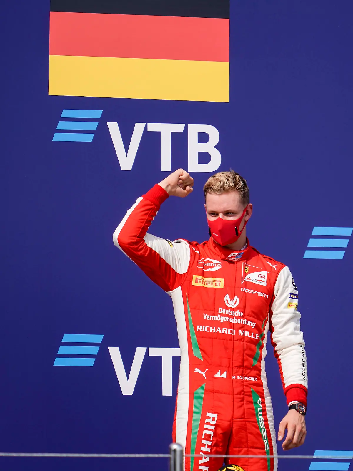 26.09.2020, Russland, Sotschi: Motorsport: 19. Saisonlauf der Formel 2 mit Mick Schumacher: Mick Schumacher aus Deutschland von Team Prema Racing gewinnt das Rennen. Foto: James Gasperotti/ZUMA Wire/dpa +++ dpa-Bildfunk +++